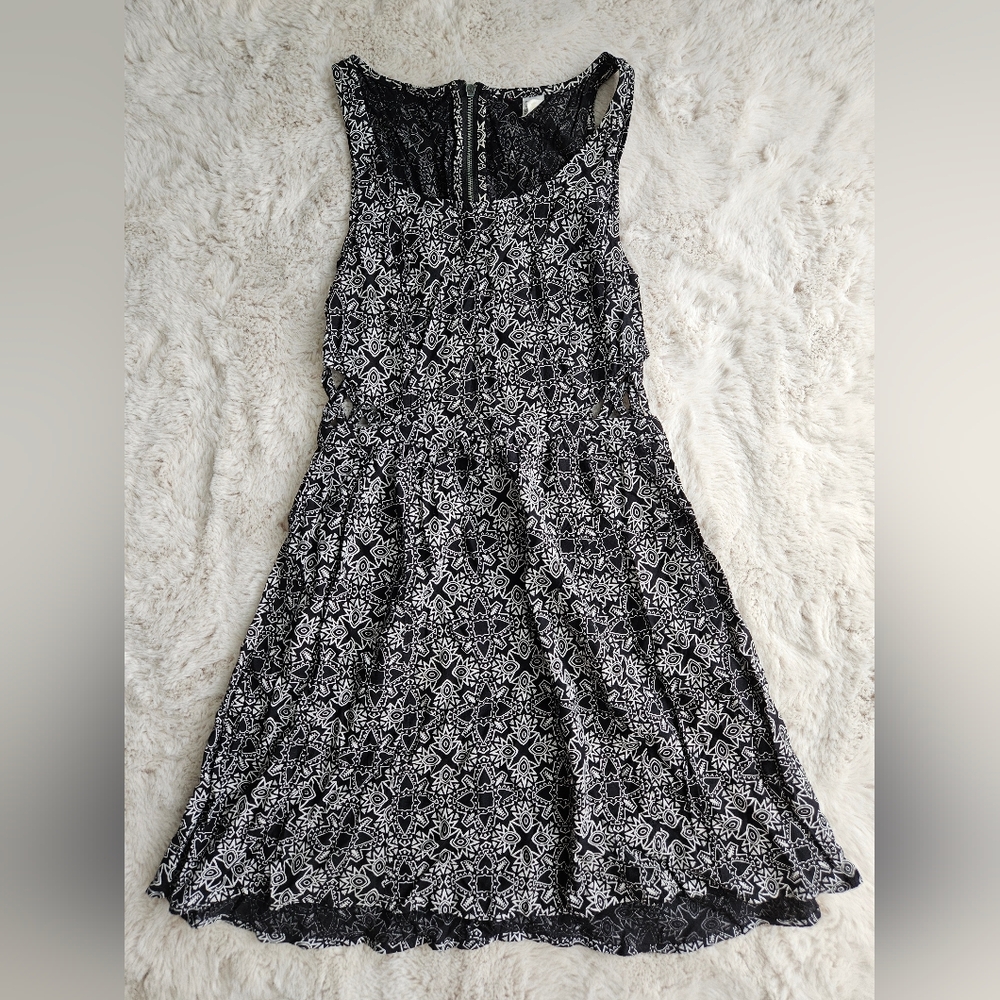 Fit & Flare Summer Dress - Black/White - 4